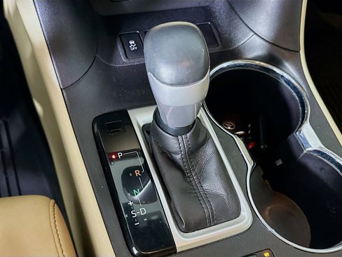 Used 2017 Toyota Highlander Limited Platinum image 24