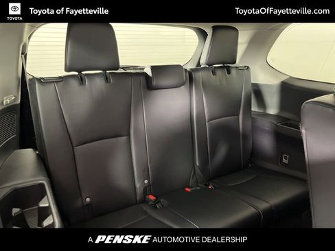 Certified 2024 Toyota Grand Highlander XLE image 9