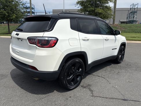 Used 2020 Jeep Compass Latitude FWD image 9