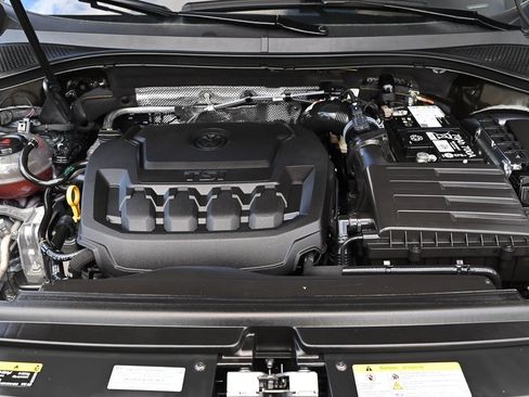 Used 2024 Volkswagen Tiguan SE image 11