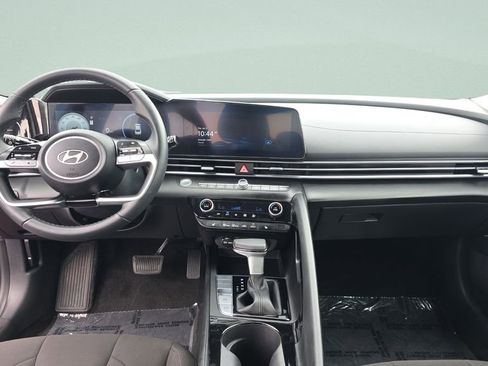 Certified 2024 Hyundai Elantra SEL w/ Convenience Package FWD image 11