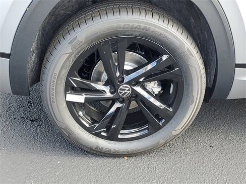 New 2026 Volkswagen Atlas Cross Sport SEL R-Line image 5