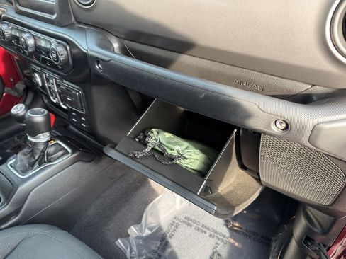 Used 2021 Jeep Gladiator Willys image 19