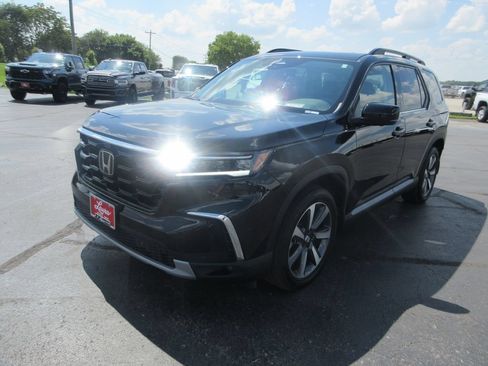Used 2025 Honda Pilot Elite image 11