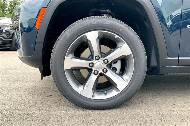 New 2026 Jeep Grand Cherokee Limited w/ Luxury Tech Group II AWD/4WD image 25
