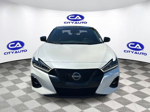 Used 2023 Nissan Maxima SR w/ Sport Mat Group FWD image 11