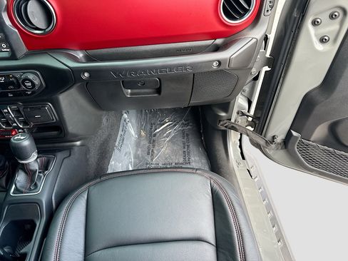 Used 2021 Jeep Wrangler Unlimited Rubicon AWD/4WD image 16