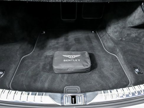 Used 2023 Bentley Flying Spur V8 image 16