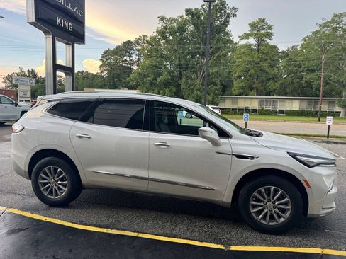 Certified 2023 Buick Enclave Essence FWD image 8
