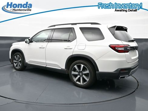 Used 2024 Honda Pilot Touring image 7