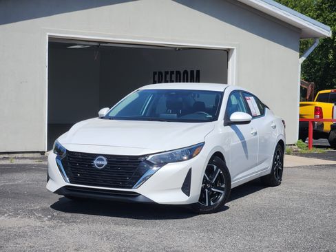 Used 2025 Nissan Sentra SV FWD image 1