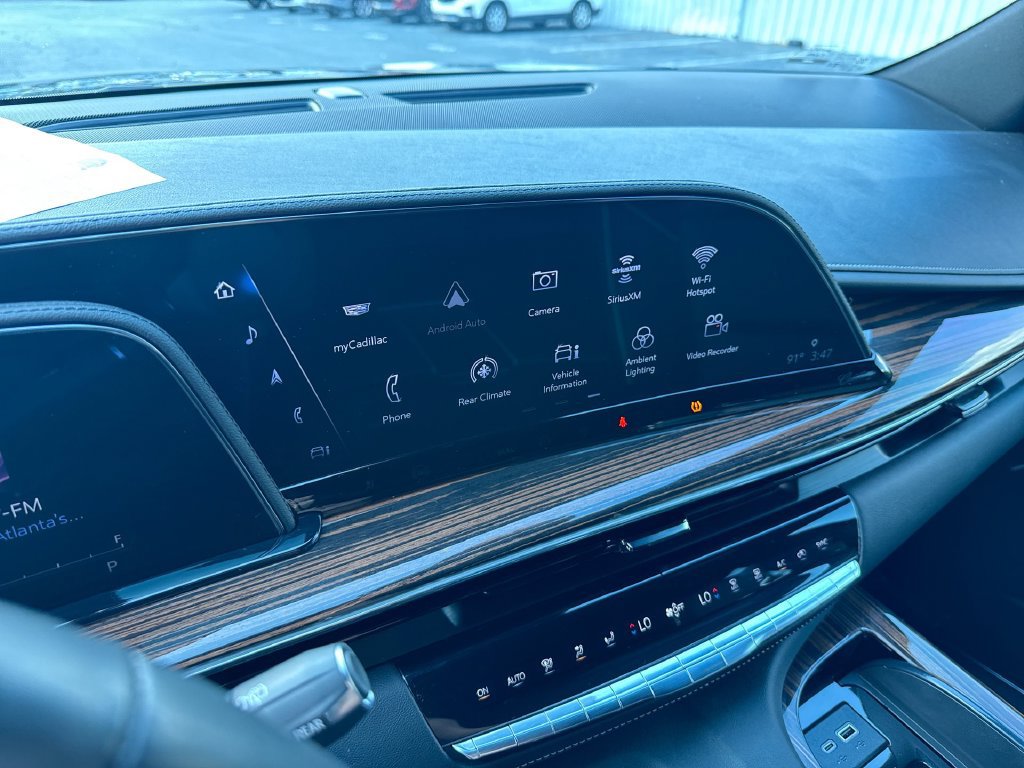 Used 2024 Cadillac Escalade Premium Luxury AWD/4WD image 27