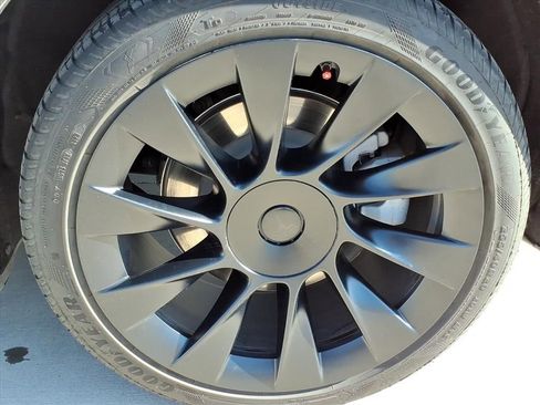 Used 2023 Tesla Model Y Long Range image 10