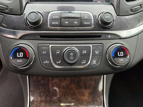 Used 2015 Chevrolet Impala LT w/ Convenience Package FWD image 20