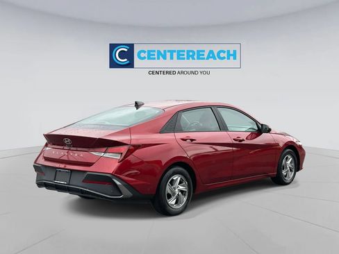 Used 2024 Hyundai Elantra SE FWD image 6