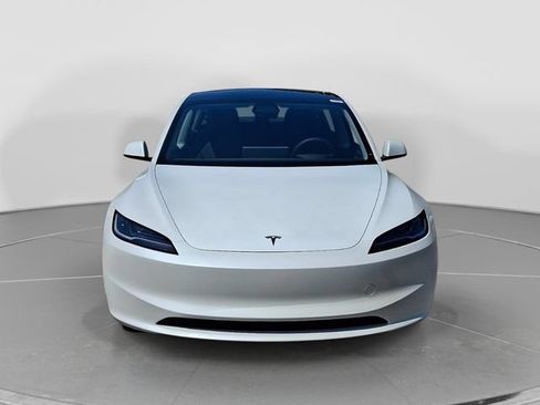 Used 2025 Tesla Model 3 Long Range RWD image 2
