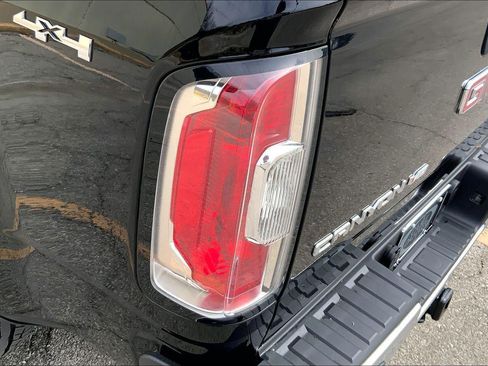 Used 2018 GMC Canyon SLT image 27