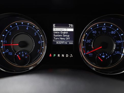 Used 2013 Chrysler Town & Country Touring FWD image 17