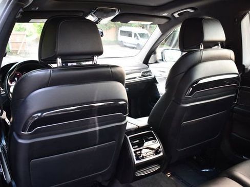 Used 2017 BMW 750i xDrive image 53