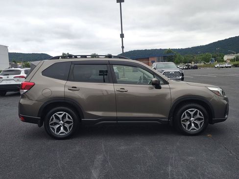 Used 2021 Subaru Forester Premium AWD/4WD image 4
