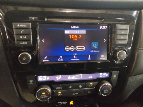 Used 2018 Nissan Rogue SV AWD/4WD image 25