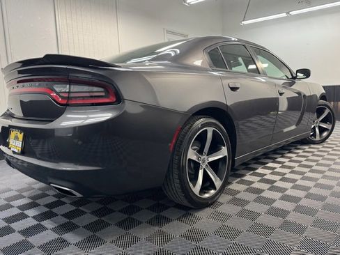 Used 2017 Dodge Charger SE w/ Popular Equipment Group image 4