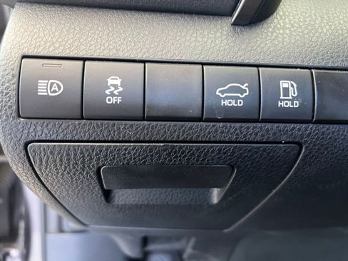 Used 2024 Toyota Camry SE image 10