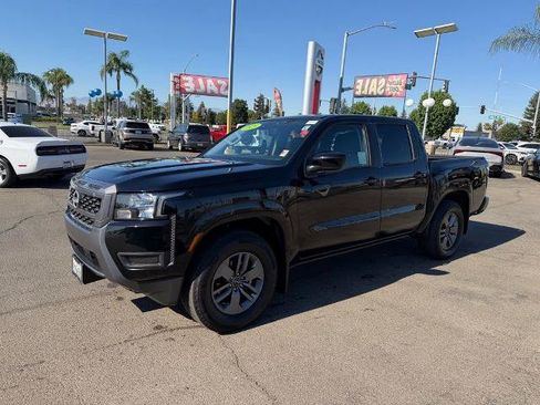 Certified 2025 Nissan Frontier SV RWD image 3