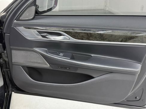 Used 2022 BMW 740i w/ Premium Package RWD image 34