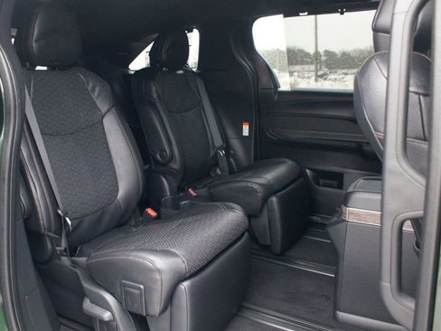 Used 2025 Toyota Sienna Platinum image 24