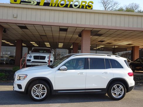 Used 2020 Mercedes-Benz GLB 250 4MATIC w/ Premium Package image 27
