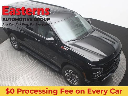 Used 2025 Chevrolet Suburban Z71 AWD/4WD image 3