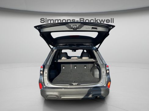 Used 2025 Subaru Forester Premium AWD/4WD image 10