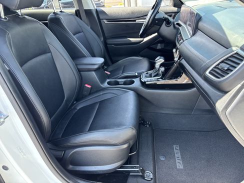 Certified 2025 Kia Seltos EX FWD image 9