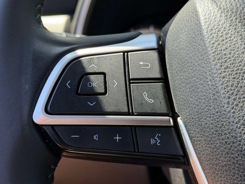 Used 2023 Toyota Highlander XLE AWD/4WD image 34