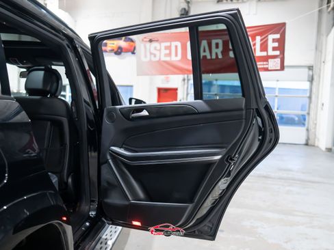 Used 2018 Mercedes-Benz GLS 550 4MATIC w/ Driver Assistance Package image 49