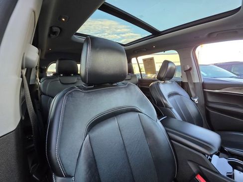 Used 2021 Jeep Grand Cherokee L Limited w/ Luxury Tech Group II image 11