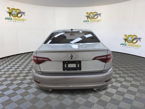 Used 2019 Volkswagen Jetta R-Line w/ R-Line Cold Weather Package FWD image 9