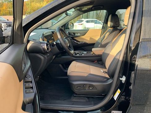 Used 2025 Chevrolet Equinox ACTIV w/ Safety and Technology Package image 30