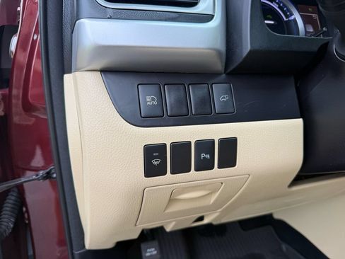 Used 2017 Toyota Highlander Limited AWD/4WD image 21