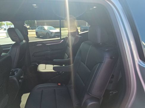 Used 2025 GMC Acadia Elevation w/ Elevation Premium Package FWD image 26