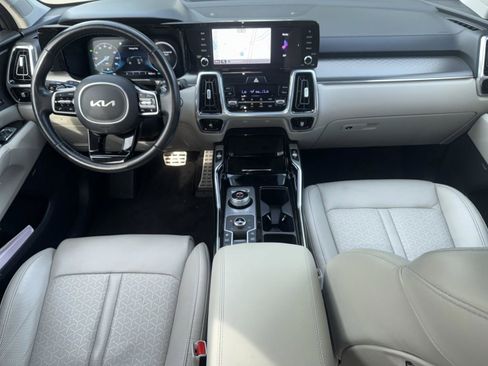 Certified 2022 Kia Sorento SX Prestige w/ Panoramic Sunroof Package image 10