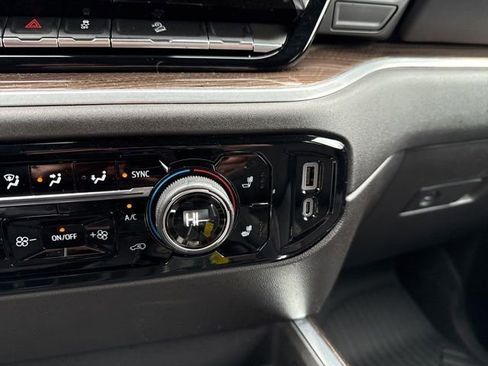 Used 2025 Chevrolet Silverado 1500 LT image 29