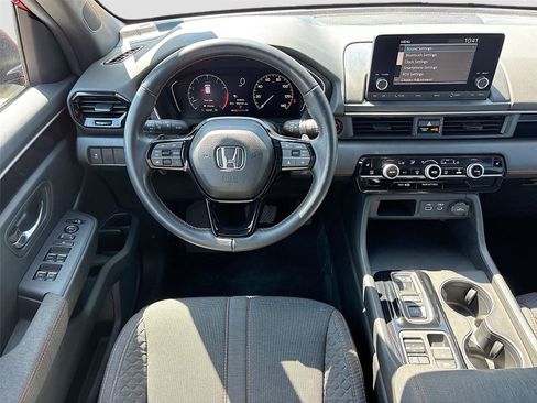 Certified 2025 Honda Pilot Sport image 25