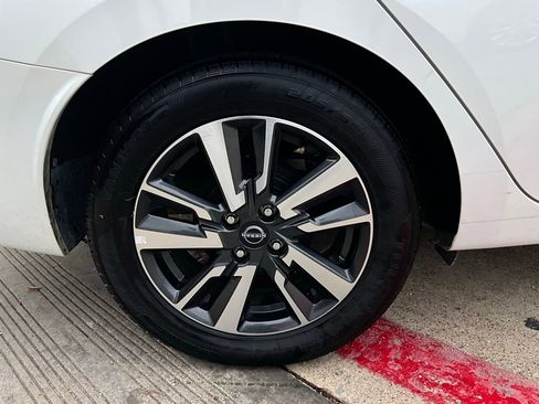 Used 2025 Nissan Versa SV image 9