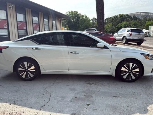 Used 2019 Nissan Altima 2.5 SV FWD image 4