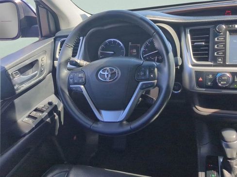 Used 2017 Toyota Highlander Limited image 16