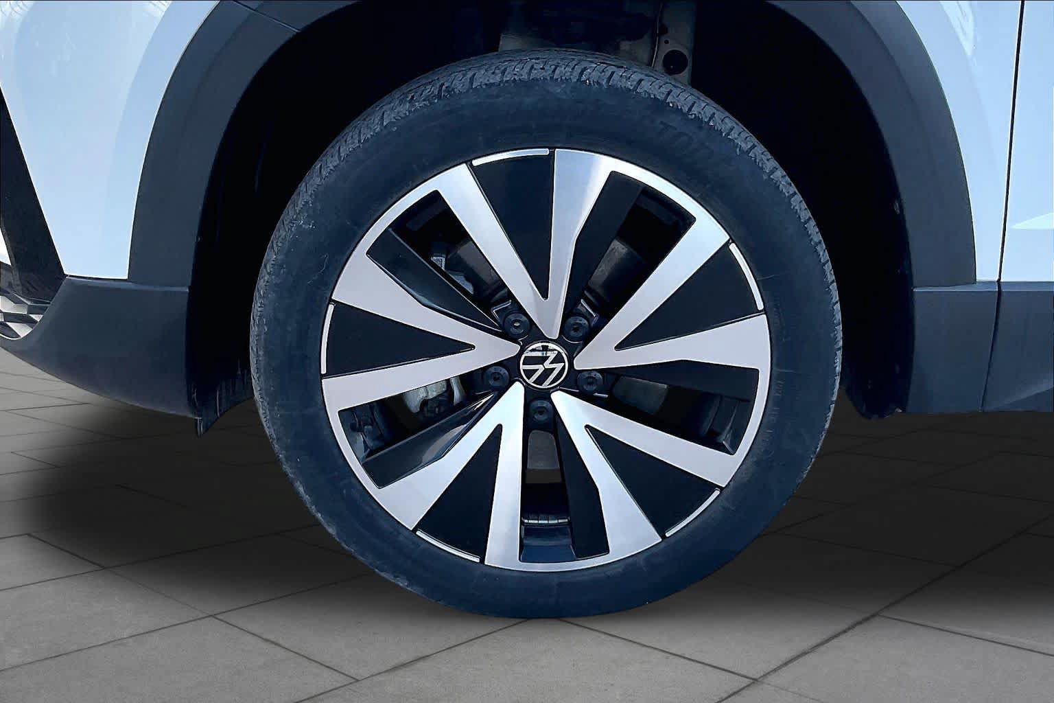 Used 2023 Volkswagen Taos SE FWD image 11