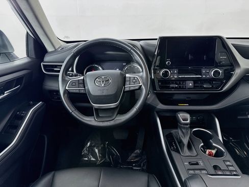 Used 2023 Toyota Highlander XLE AWD/4WD image 22