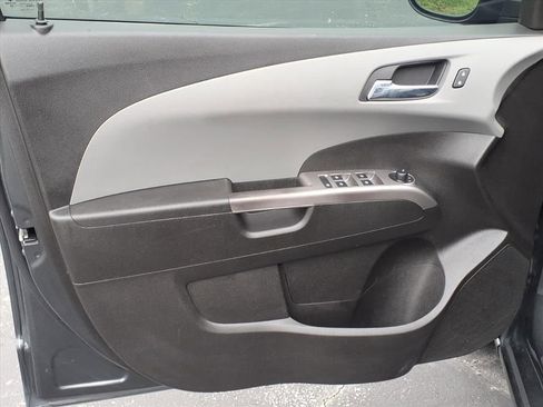 Used 2020 Chevrolet Sonic Premier FWD image 15